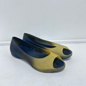 CROCS Women’s Carlie Black and Yellow‎ Peep Toe Jelly Shoes Ballet Flats Size 6